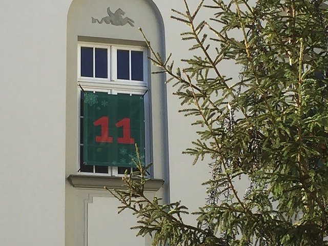 Tanzstudio Radeva &ouml;ffnete 11. Fenster