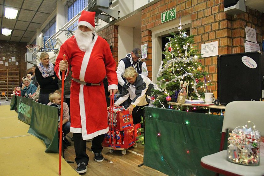 Weihnachtsturnen wird "erwachsen"