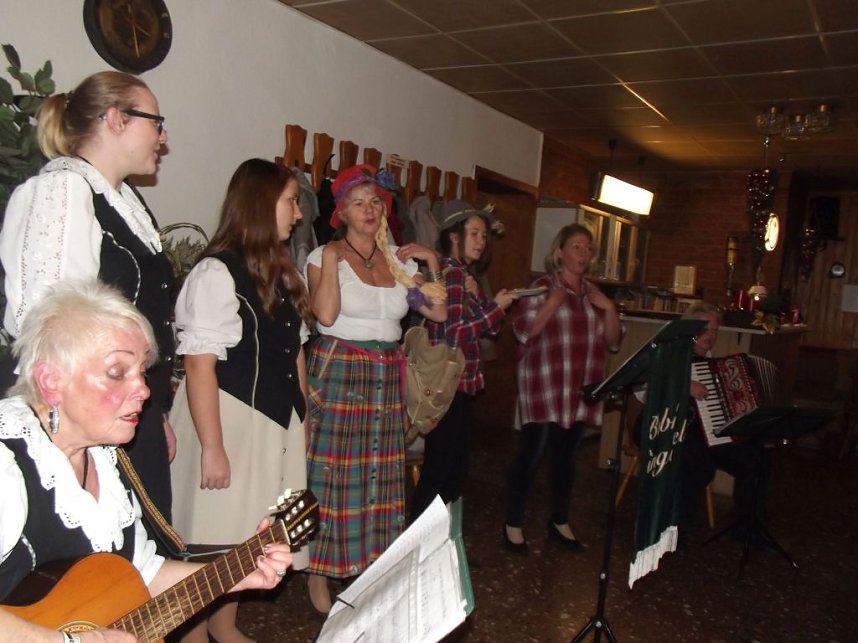  WB 4 Weihnachtsfeier mit Singv&ouml;geln