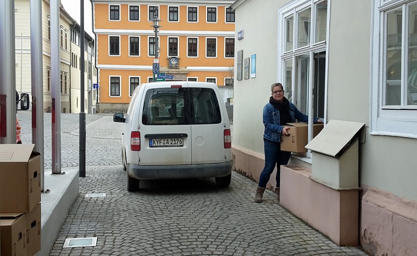Betriebsamkeit vor und im Rathaus