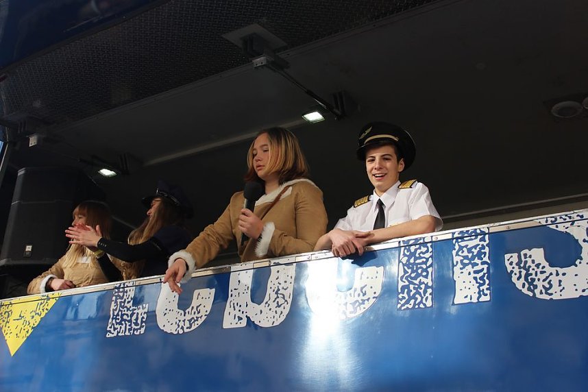 N&auml;rrinnen und Narren zogen durch die Stadt (1)  Beim gr&ouml;&szlig;ten Rosenmontagsumzug im Norden Th&uuml;ringens der heute am Vormittag auf der bekannten Route durch Sondershausen zog, war wie in den letzten Jahren  ein gro&szlig;er Publikumsmagnet...   Die Sondersh&auml;user Narren und Jecken haben auch 2017 den Rosenmontag wieder fr&ouml;hlich und beschwingt mit ihrem Umzug durch die Stadt zu einem H&ouml;hepunkt gemacht und auf