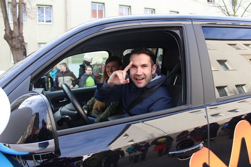 N&auml;rrinnen und Narren zogen durch die Stadt (1)  Beim gr&ouml;&szlig;ten Rosenmontagsumzug im Norden Th&uuml;ringens der heute am Vormittag auf der bekannten Route durch Sondershausen zog, war wie in den letzten Jahren  ein gro&szlig;er Publikumsmagnet...   Die Sondersh&auml;user Narren und Jecken haben auch 2017 den Rosenmontag wieder fr&ouml;hlich und beschwingt mit ihrem Umzug durch die Stadt zu einem H&ouml;hepunkt gemacht und auf