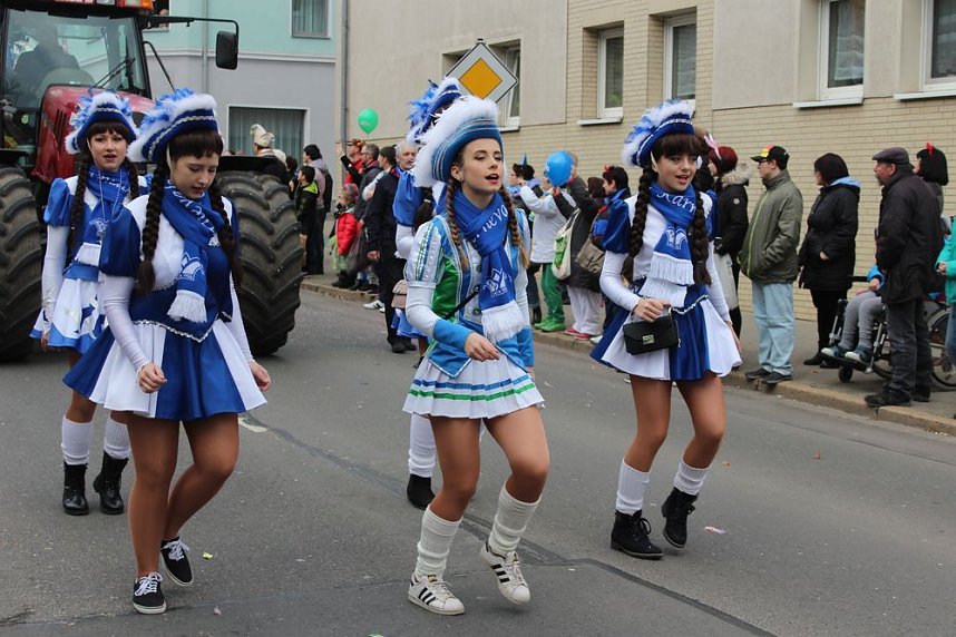 N&auml;rrinnen und Narren zogen durch die Stadt (1)  Beim gr&ouml;&szlig;ten Rosenmontagsumzug im Norden Th&uuml;ringens der heute am Vormittag auf der bekannten Route durch Sondershausen zog, war wie in den letzten Jahren  ein gro&szlig;er Publikumsmagnet...   Die Sondersh&auml;user Narren und Jecken haben auch 2017 den Rosenmontag wieder fr&ouml;hlich und beschwingt mit ihrem Umzug durch die Stadt zu einem H&ouml;hepunkt gemacht und auf