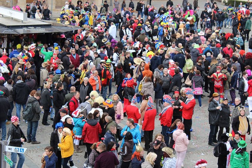 N&auml;rrinnen, Narren und schr&auml;ge Typen