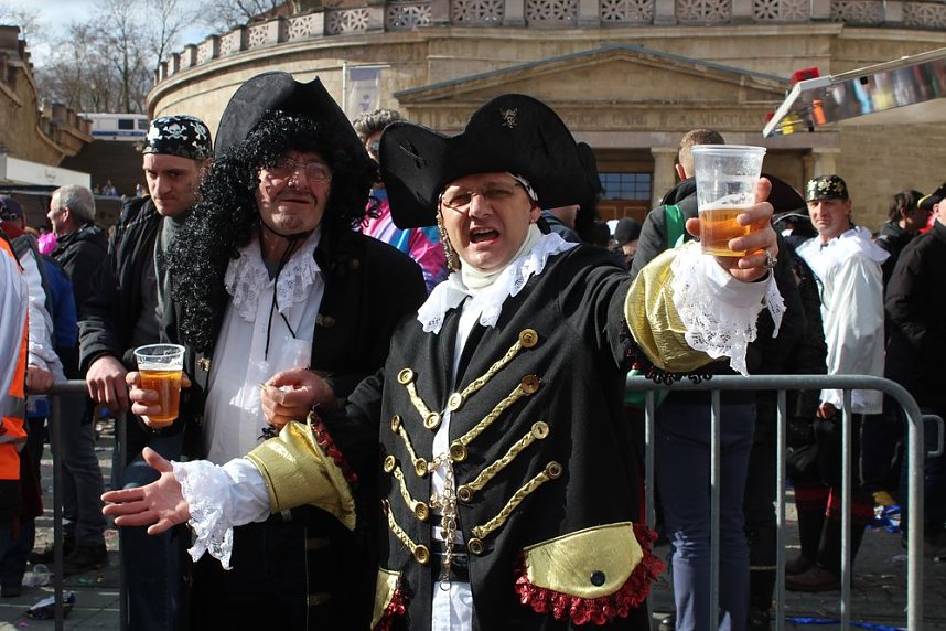 N&auml;rrinnen, Narren und schr&auml;ge Typen