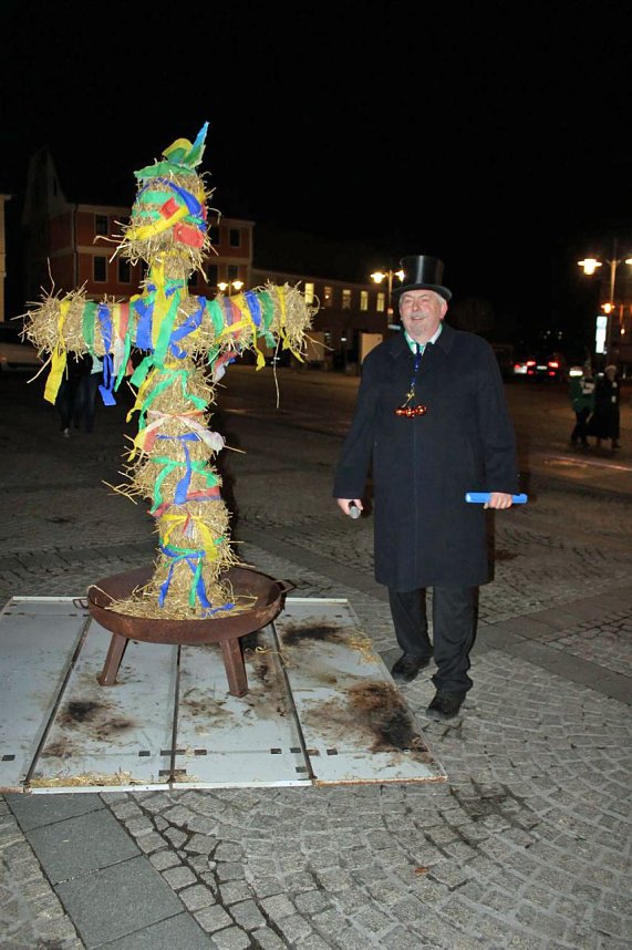 Nubbel den Flammen &uuml;bergeben