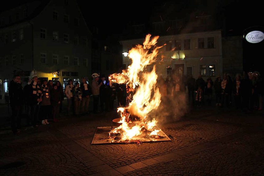 Nubbel den Flammen &uuml;bergeben