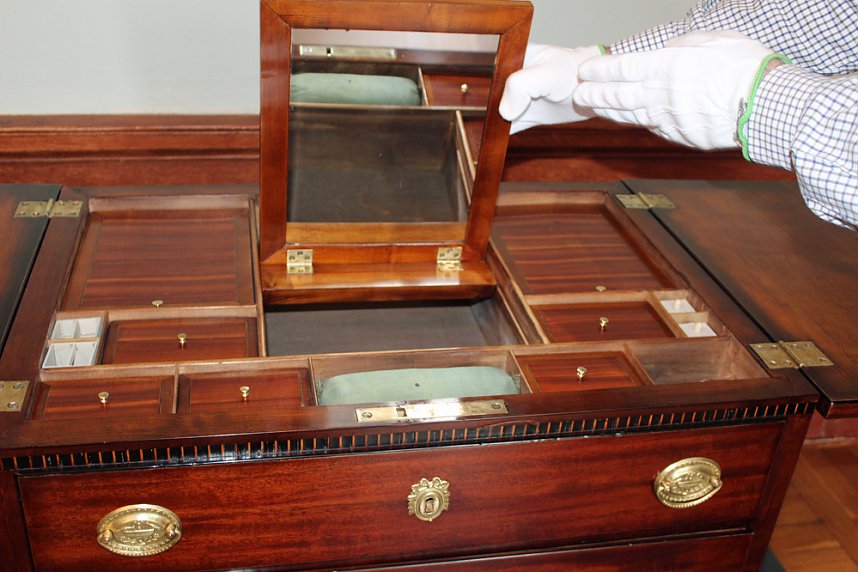 Restaurierte Hoffmann-M&ouml;bel zur&uuml;ck