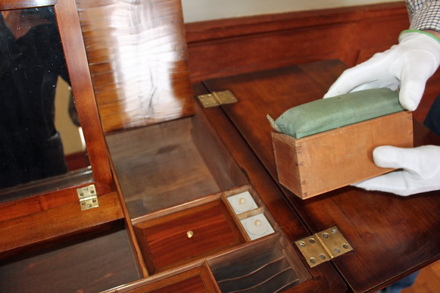 Restaurierte Hoffmann-M&ouml;bel zur&uuml;ck