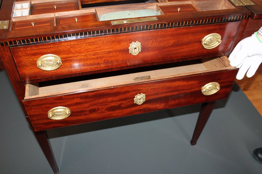 Restaurierte Hoffmann-M&ouml;bel zur&uuml;ck