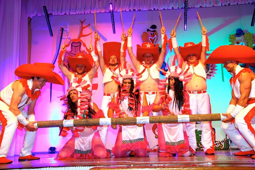 M&auml;nnerbeine und mehr auf Bleicher&ouml;der B&uuml;hne