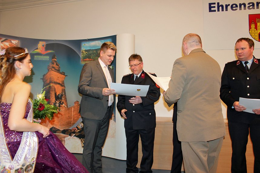 Bad Frankenhausen ehrt seine Feuerwehrleute