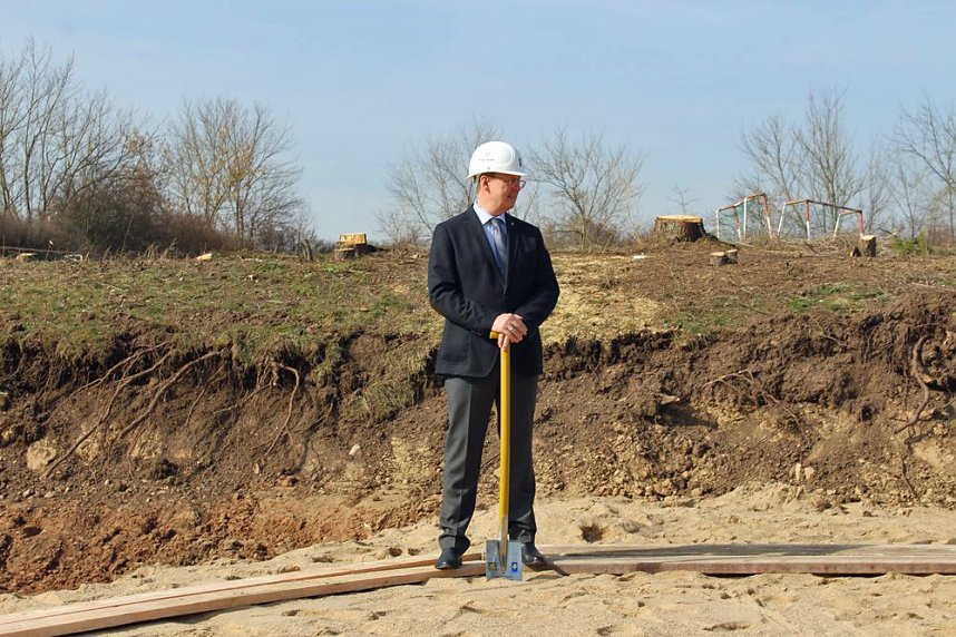 Gr&ouml;&szlig;ter Spatenstich f&uuml;r gr&ouml;&szlig;ten Eigenbau des Kyffh&auml;userkreises