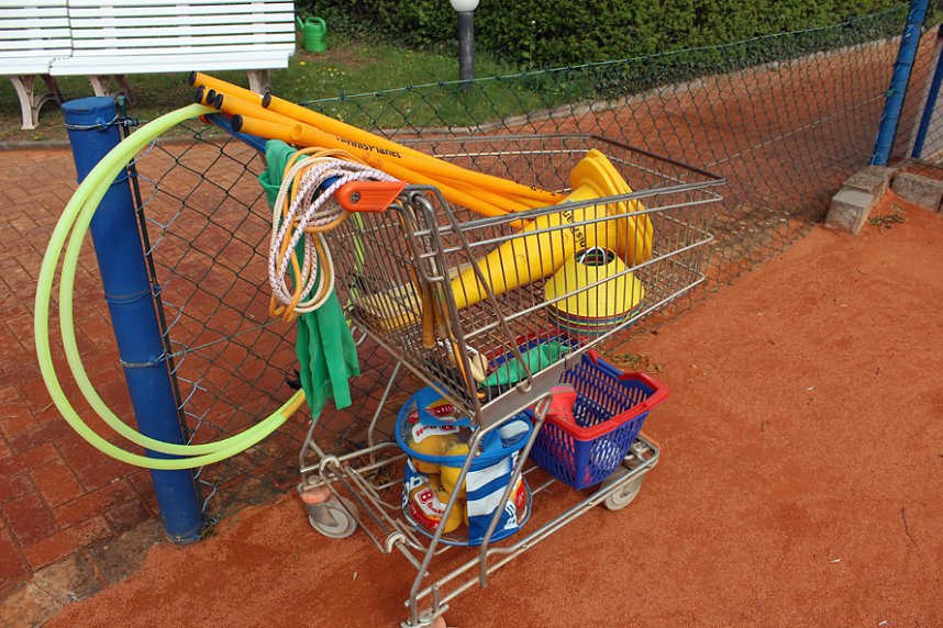 Leider k&uuml;hler Tennisauftakt