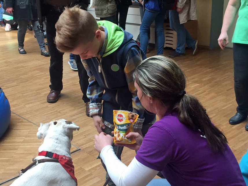 Spenden&uuml;bergabe im Kinderhospiz