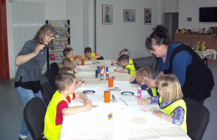 Kindergartenkinder im Freizeitzentrum