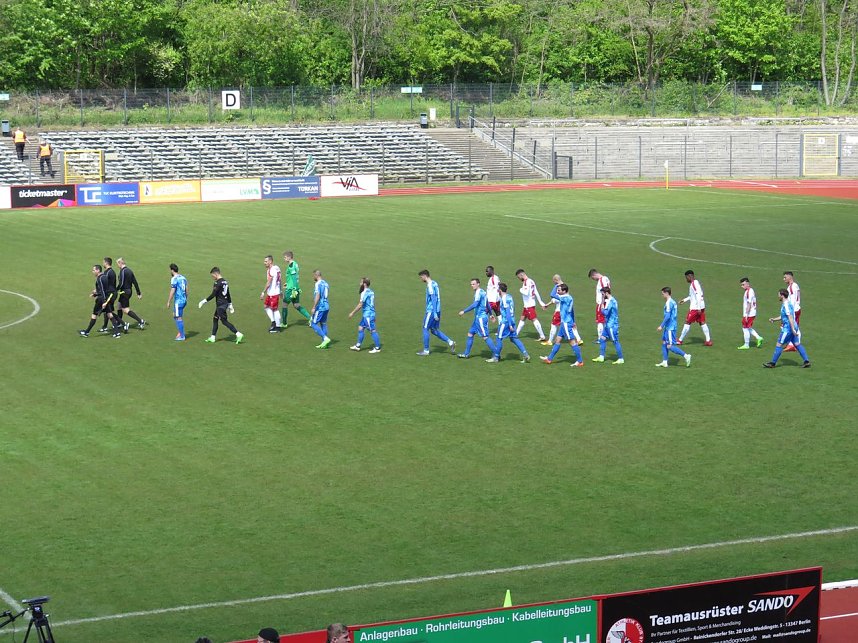 Vor und nach dem Spiel gegen den BAK