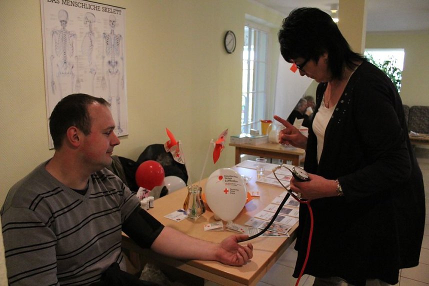 Andrang am Kurmittelhaus Barbarossagarten