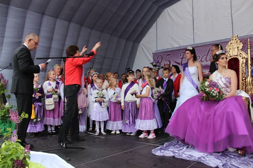 Fliederprinzessin in Amt eingef&uuml;hrt