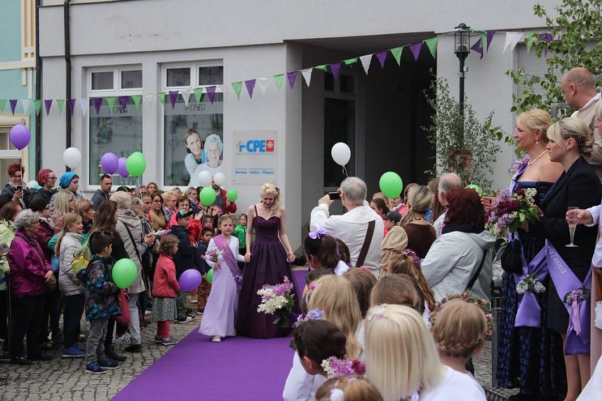 Fliederprinzessin in Amt eingef&uuml;hrt