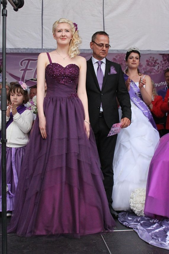 Fliederprinzessin in Amt eingef&uuml;hrt