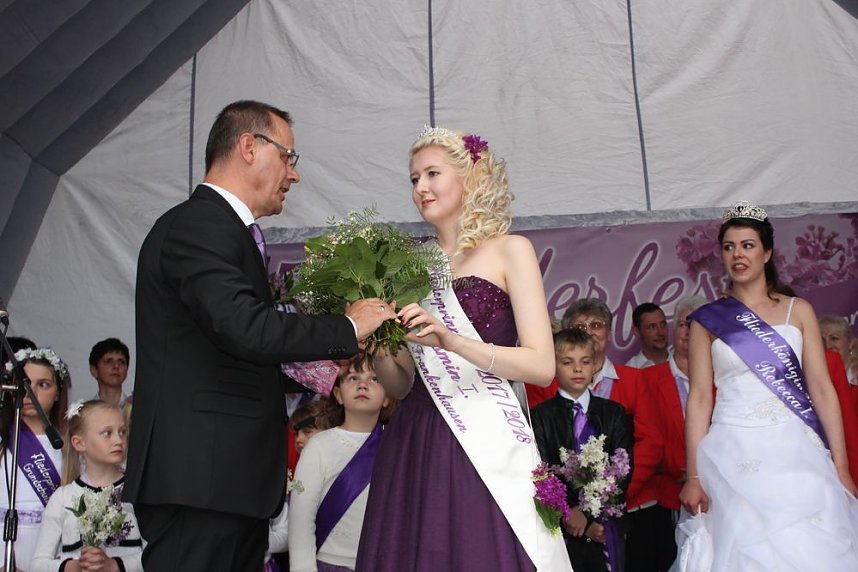 Fliederprinzessin in Amt eingef&uuml;hrt