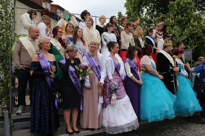 Fliederprinzessin in Amt eingef&uuml;hrt