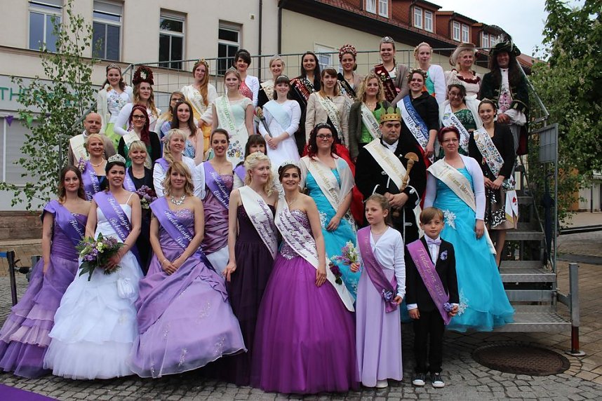 Fliederprinzessin in Amt eingef&uuml;hrt