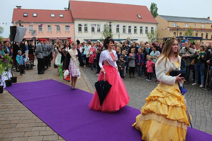 25. Fliederfester&ouml;ffnung und Verabschiedung Fliederk&ouml;nigin