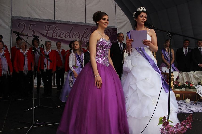 Kr&ouml;nung und Ansprache der neuen Fliederk&ouml;nigin