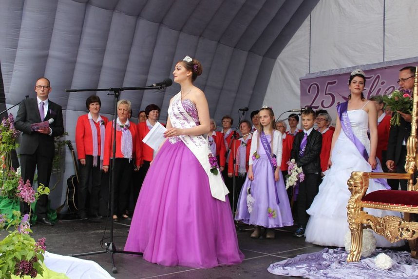 Kr&ouml;nung und Ansprache der neuen Fliederk&ouml;nigin