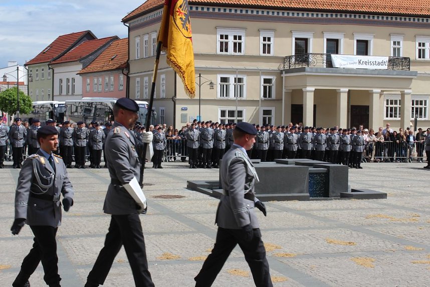 Wieder Lehrgangsteilnehmer feierlich vereidigt