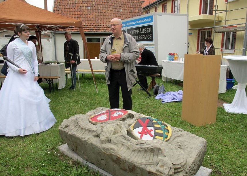 Wappenstein der Arterner Saline feierlich enth&uuml;llt