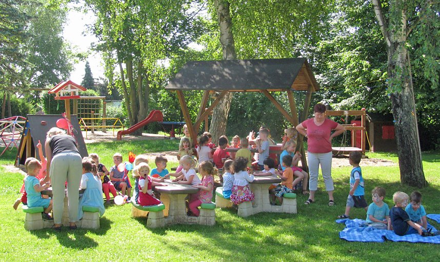 Verkehrssicherheitstag im Kita  G&auml;nsebl&uuml;mchen Ro&szlig;leben