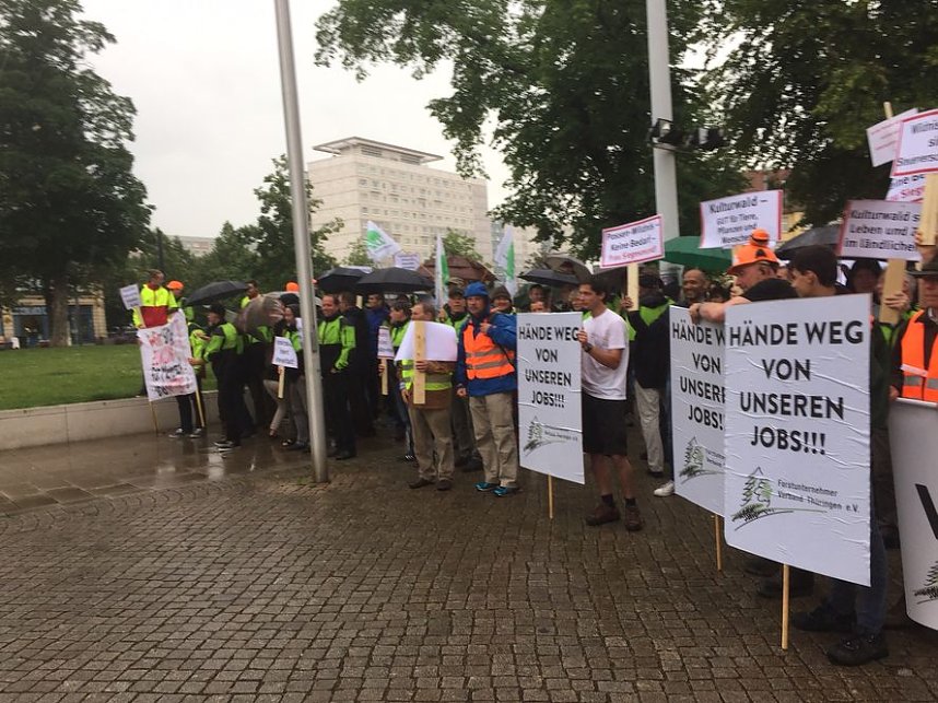Demonstration vor der Th&uuml;ringer Staatskanzlei