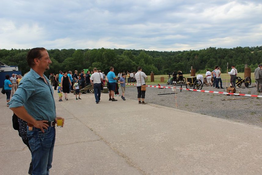 Sponsoren beim Schie&szlig;en auf dem Dickkopf