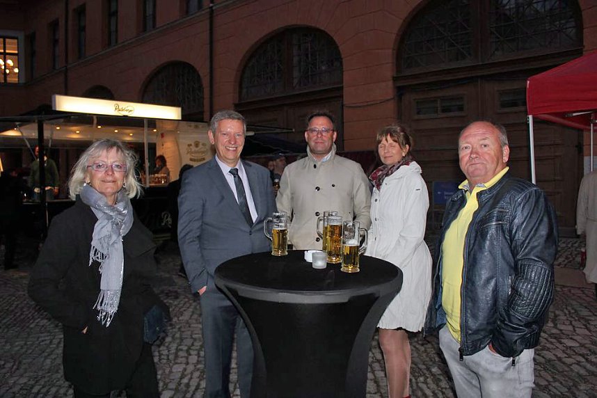 Premierengefl&uuml;ster