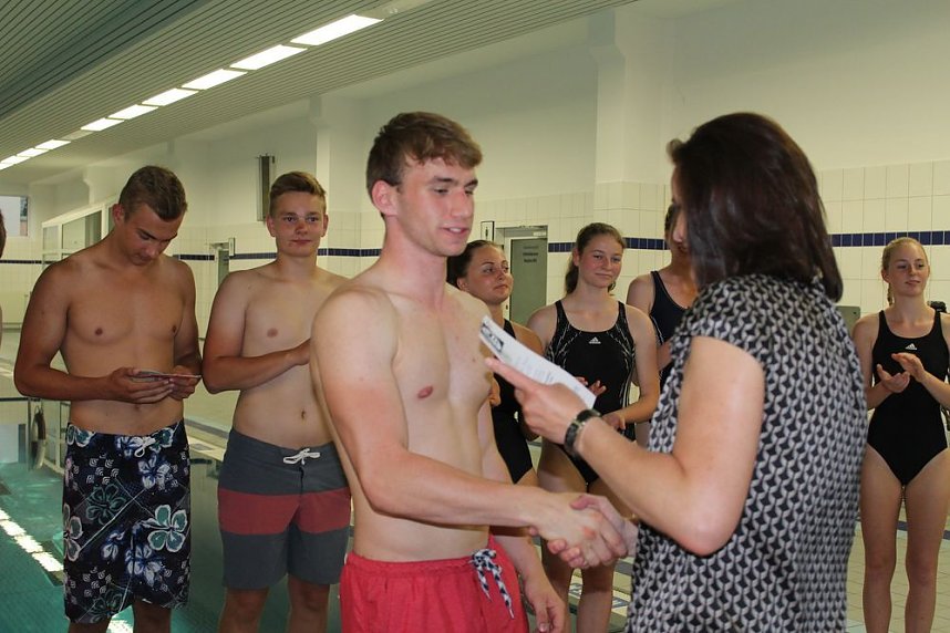 Zertifikate f&uuml;r Rettungsschwimmer &uuml;bergeben
