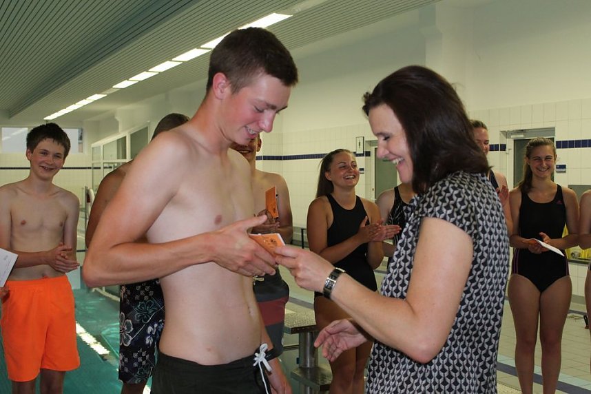 Zertifikate f&uuml;r Rettungsschwimmer &uuml;bergeben