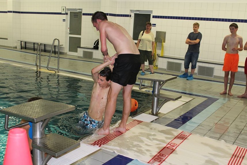 Zertifikate f&uuml;r Rettungsschwimmer &uuml;bergeben