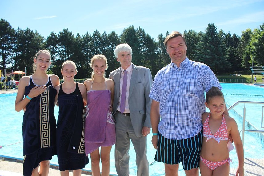 24-h-Schwimmen gestartet