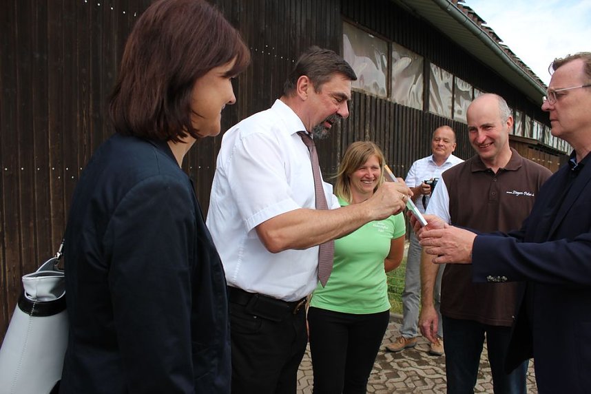  Ministerpr&auml;sident wird Pate von Tieren
