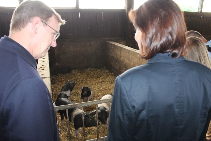  Ministerpr&auml;sident wird Pate von Tieren