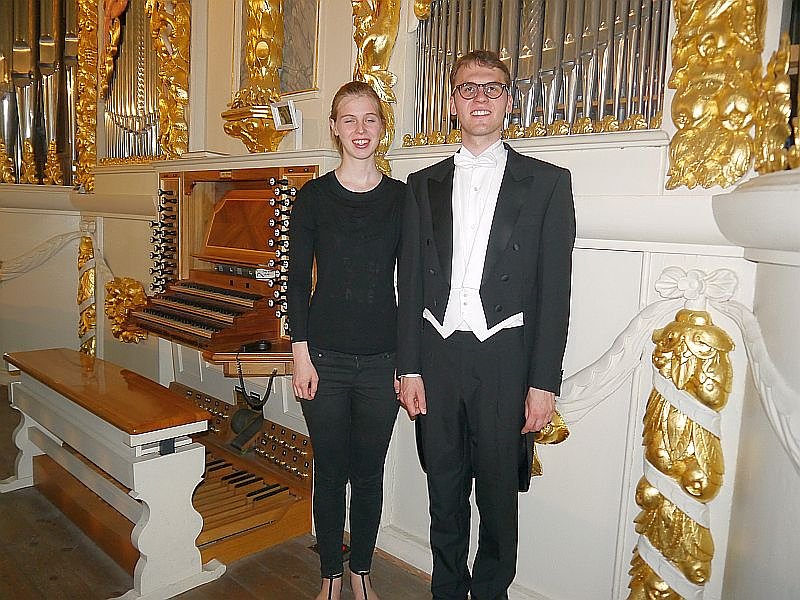 Pascal Salzmann an der Hey-Orgel
