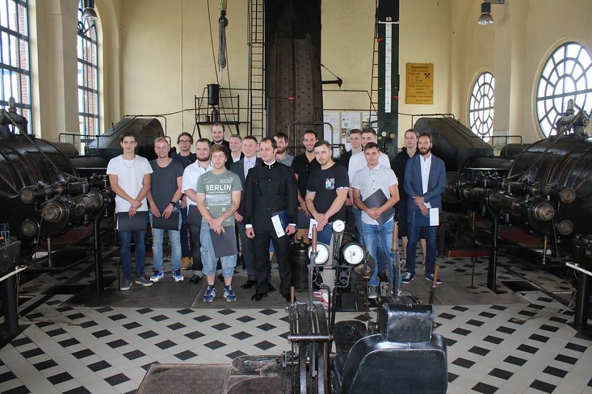 Bergbautechnologen beendeten Ausbildung