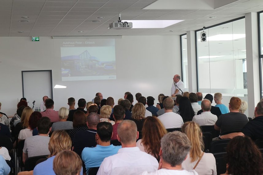 Neue Auszubildende f&uuml;r die Autohaus Peter Gruppe