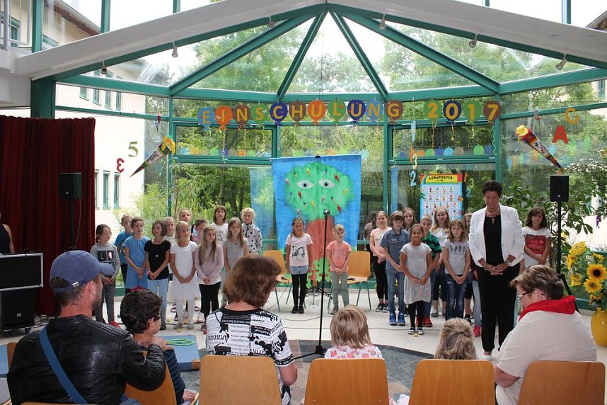 Einschulung und Einweihung neuer R&auml;ume