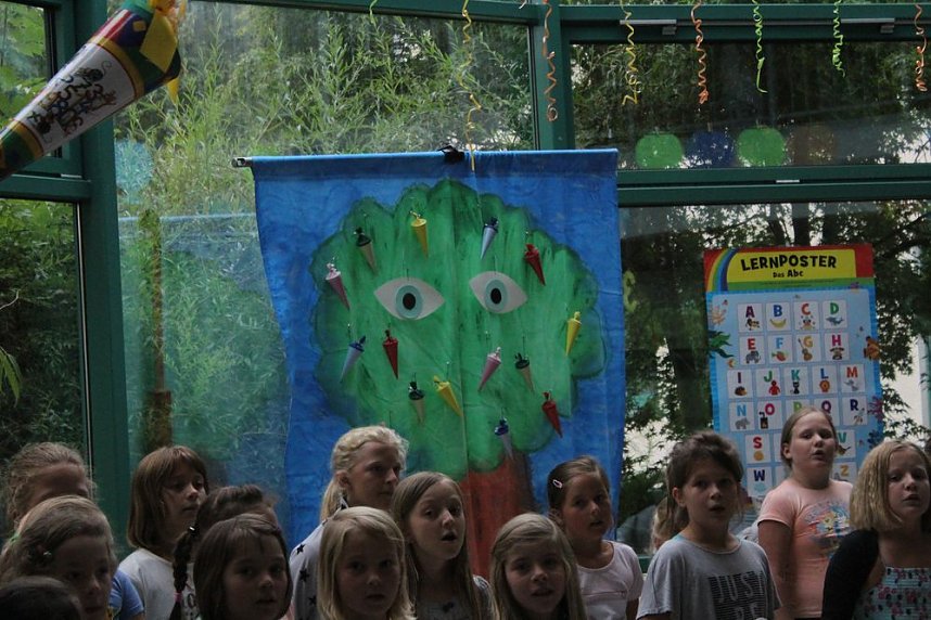 Einschulung und Einweihung neuer R&auml;ume