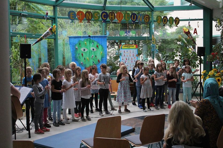 Einschulung und Einweihung neuer R&auml;ume