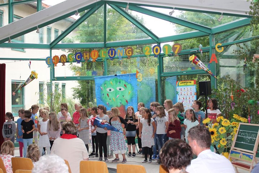 Einschulung und Einweihung neuer R&auml;ume